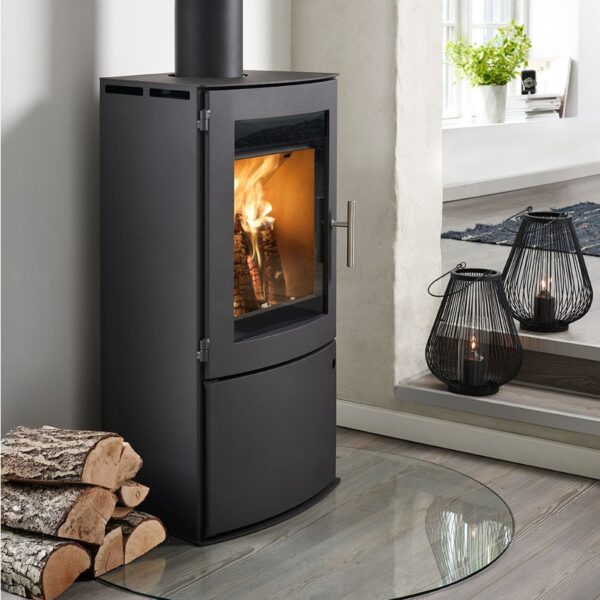 uniq-18-with-log-door